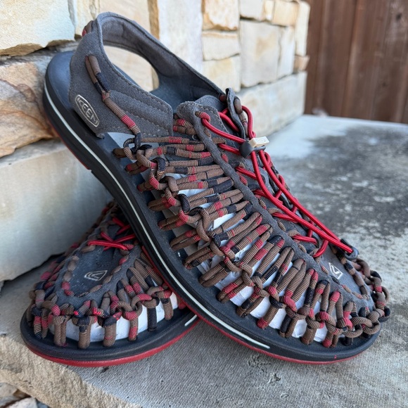 KEEN Men's Brown & Red UNEEK Waterproof Bungee Sandals Sz-12.W